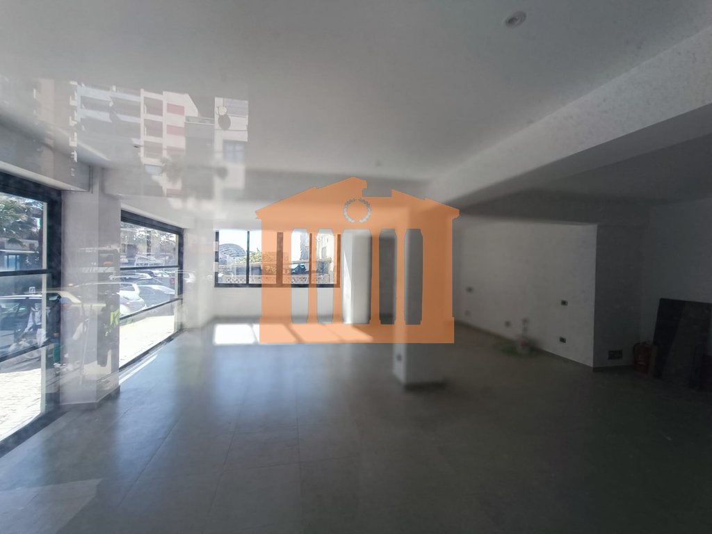 Nieruchomości komercyjne 1 pokój 110 m² w Bashkia Durres, Albania
