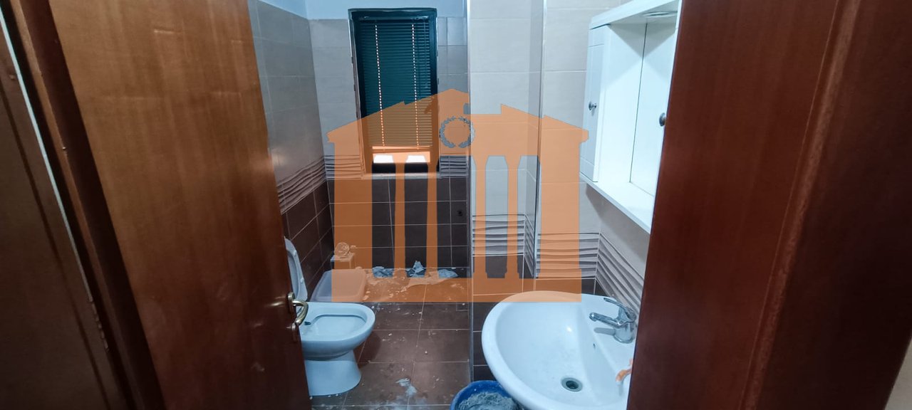 APART-HOTEL TEK SHKEMBI I KAVAJES, PER QIRA !