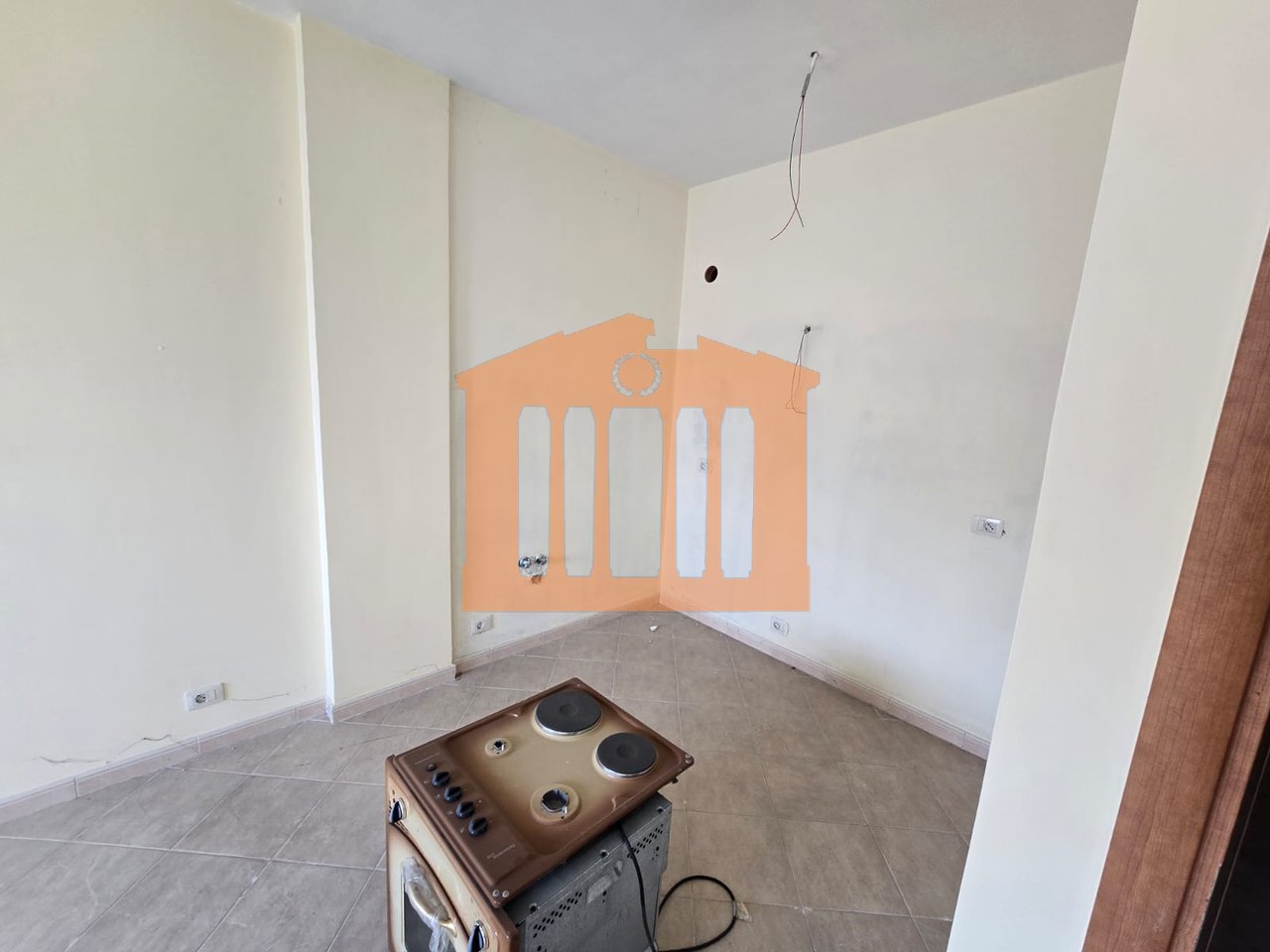 APARTAMENT 2+1+2 NE QENDER TE DURRESIT PER SHITJE !