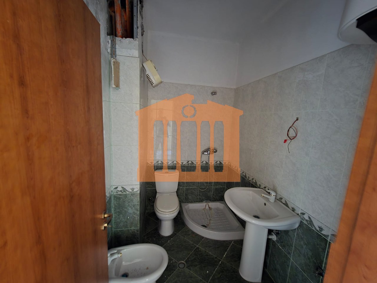 APARTAMENT 2+1+2 NE QENDER TE DURRESIT PER SHITJE !