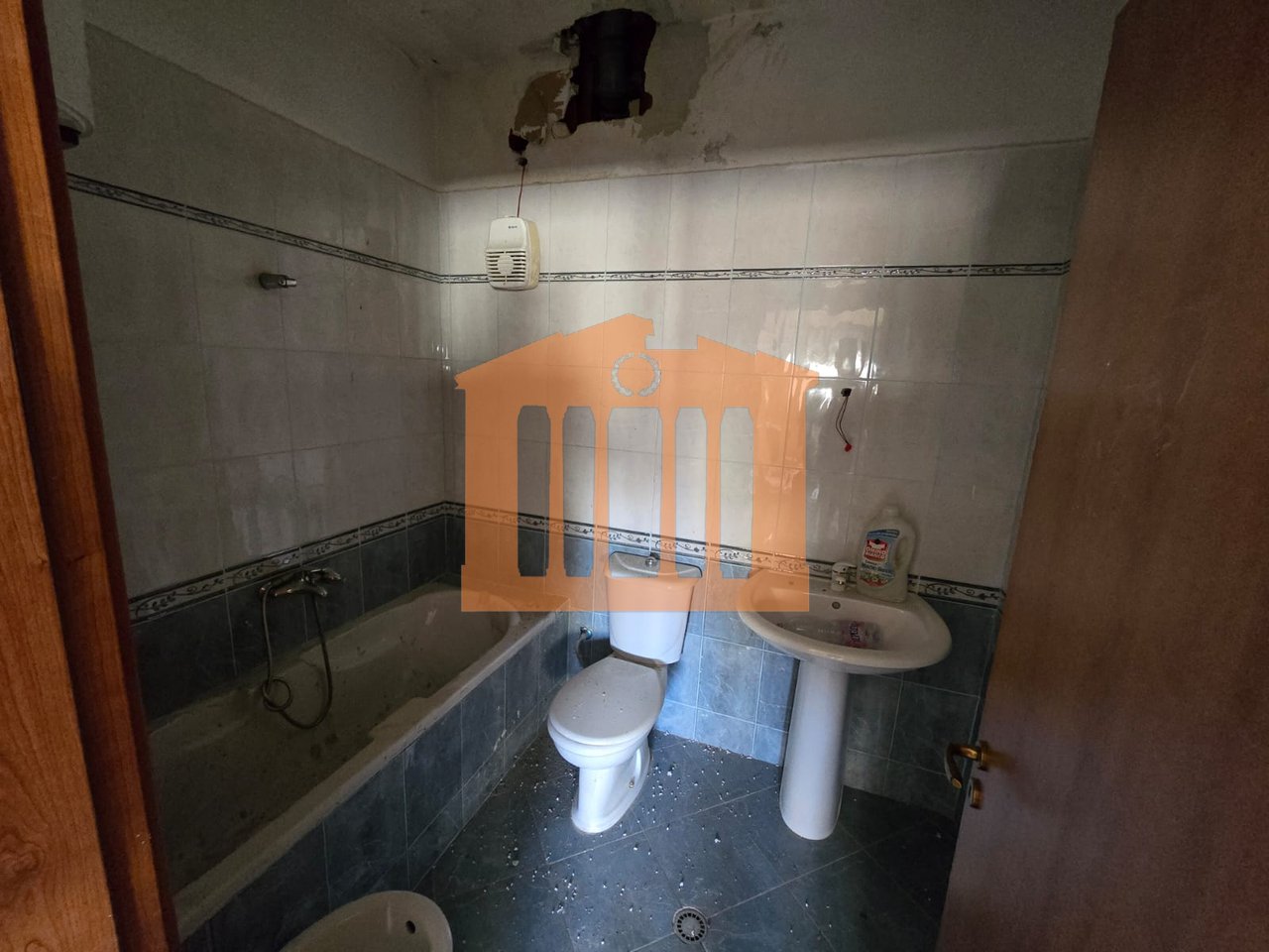 APARTAMENT 2+1+2 NE QENDER TE DURRESIT PER SHITJE !
