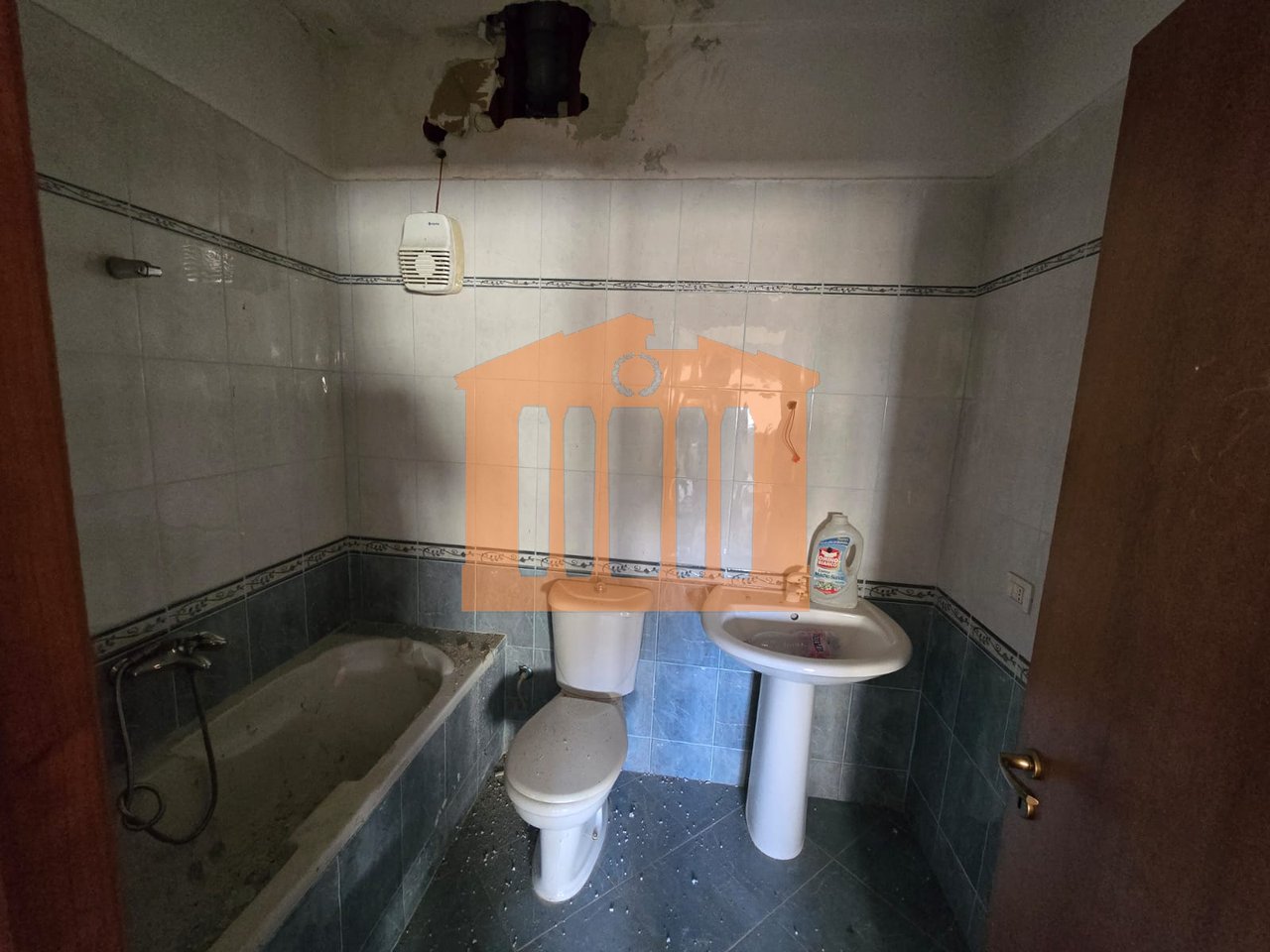 APARTAMENT 2+1+2 NE QENDER TE DURRESIT PER SHITJE !