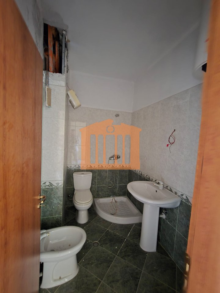 APARTAMENT 2+1+2 NE QENDER TE DURRESIT PER SHITJE !