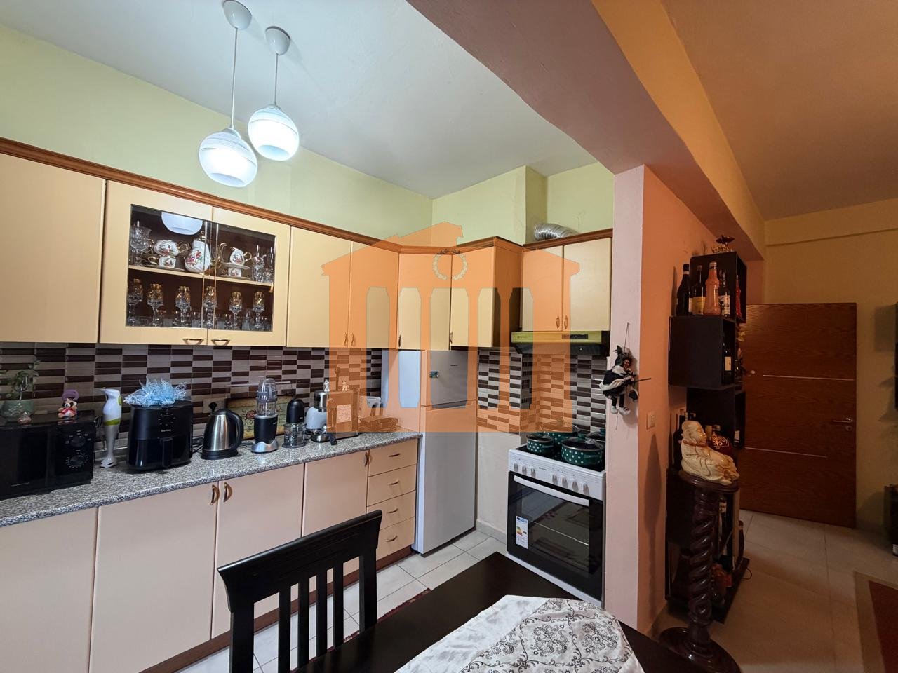 APARTAMENT 2+1+DEPO, STADIUMI,DURRES PER SHITJE!