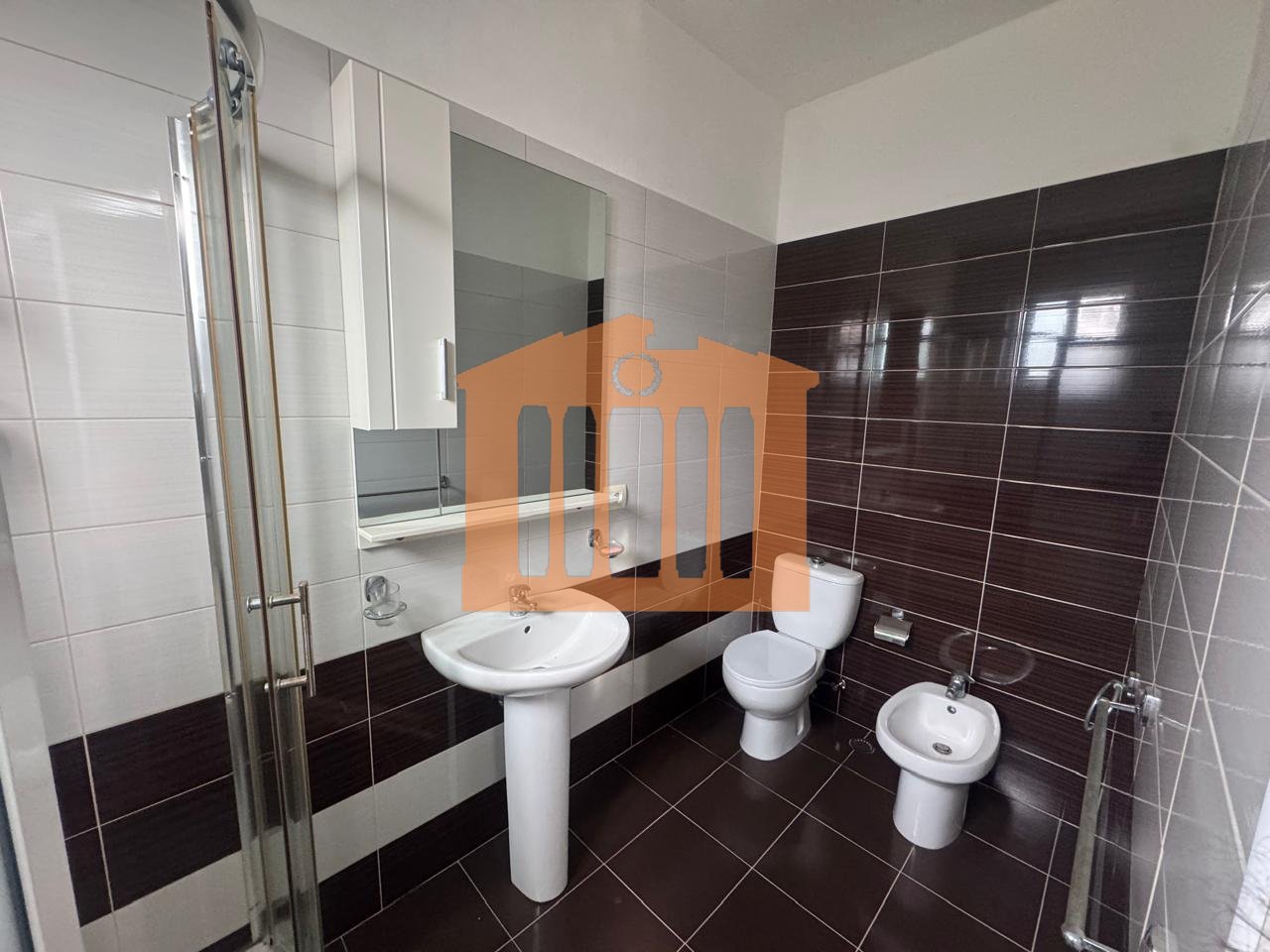 APARTMENT 3+1+2+ STORAGE NEAR THE HOSPITAL, DURRES FOR RENT!