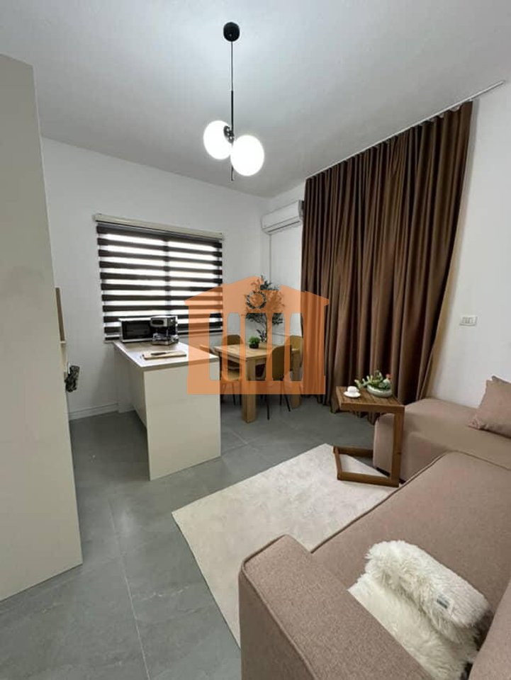 VILE TRE KATESHE TE SHKEMBI I KAVAJES, PER SHITJE!