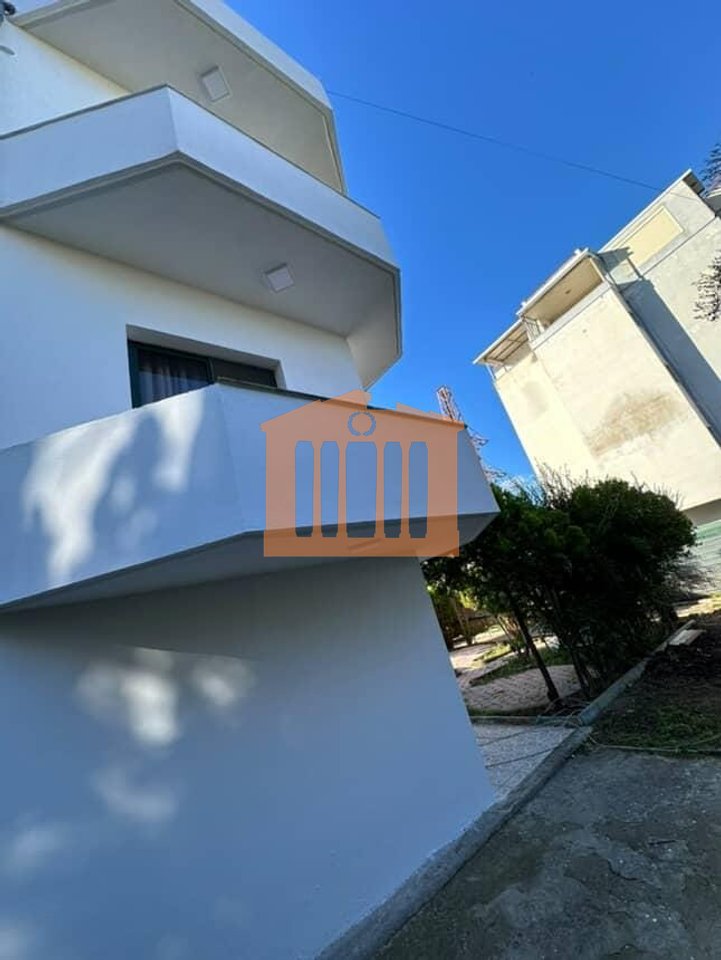 VILE TRE KATESHE TE SHKEMBI I KAVAJES, PER SHITJE!