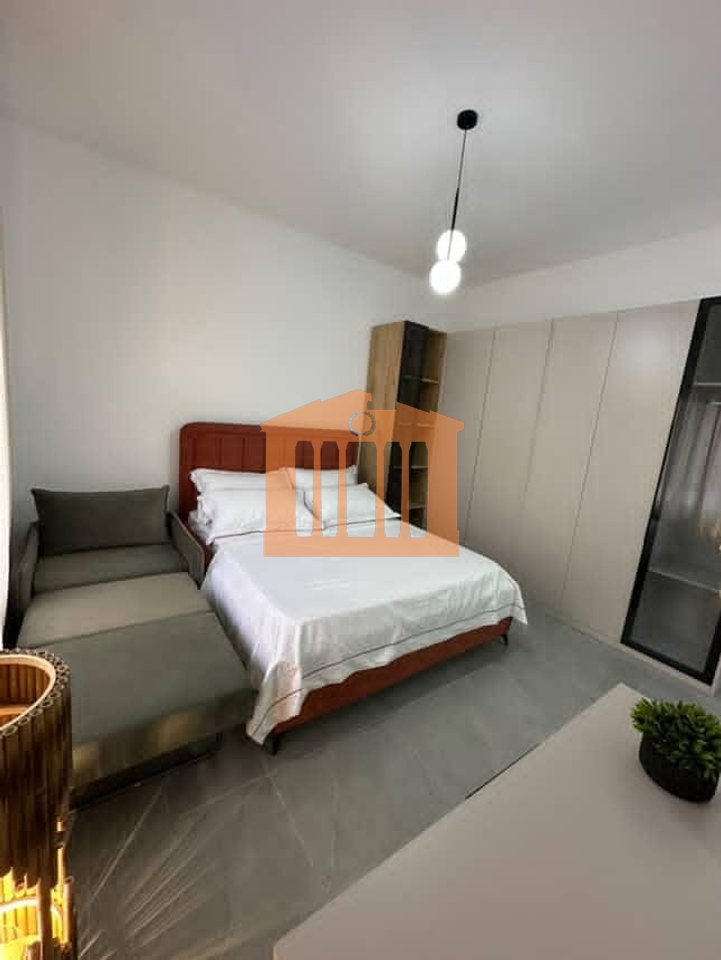 VILE TRE KATESHE TE SHKEMBI I KAVAJES, PER SHITJE!