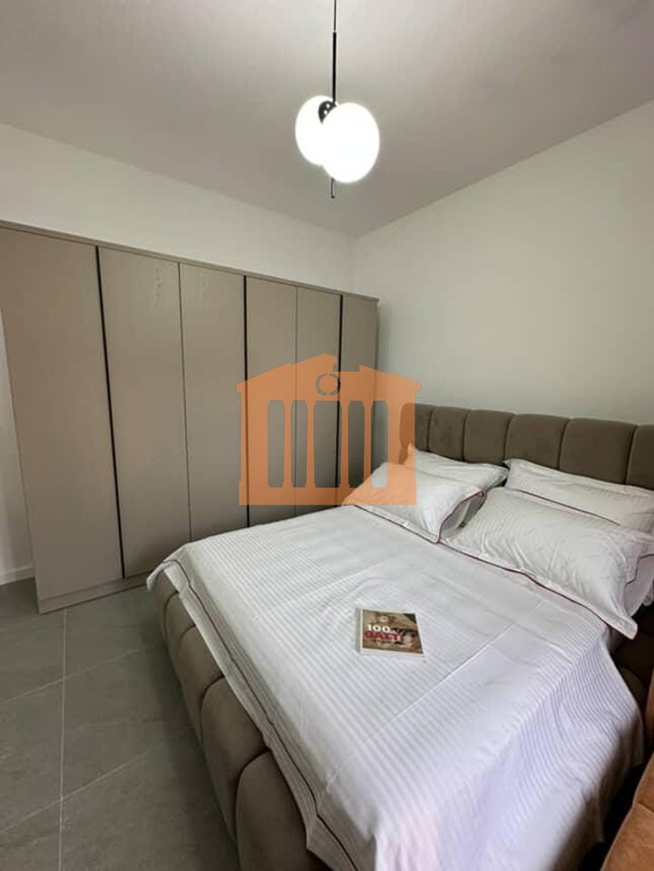 VILE TRE KATESHE TE SHKEMBI I KAVAJES, PER SHITJE!