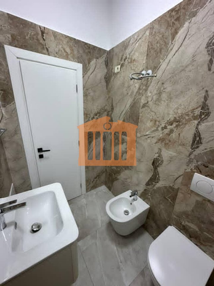 VILE TRE KATESHE TE SHKEMBI I KAVAJES, PER SHITJE!