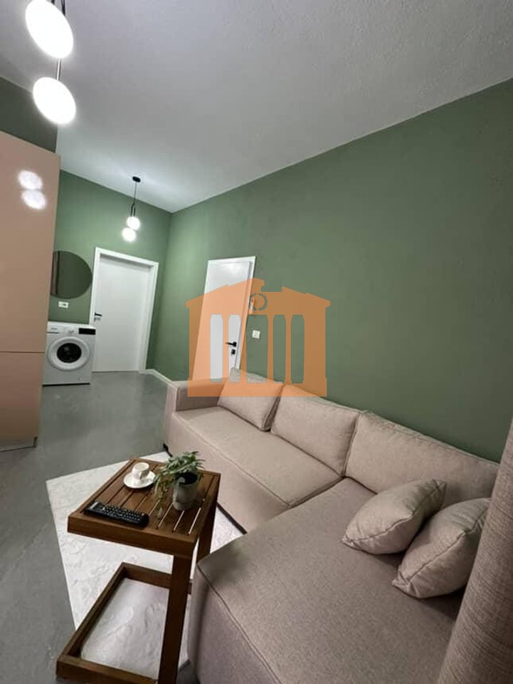 VILE TRE KATESHE TE SHKEMBI I KAVAJES, PER SHITJE!