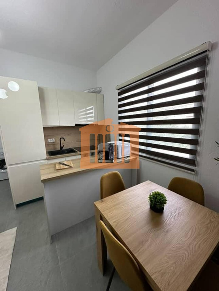 VILE TRE KATESHE TE SHKEMBI I KAVAJES, PER SHITJE!