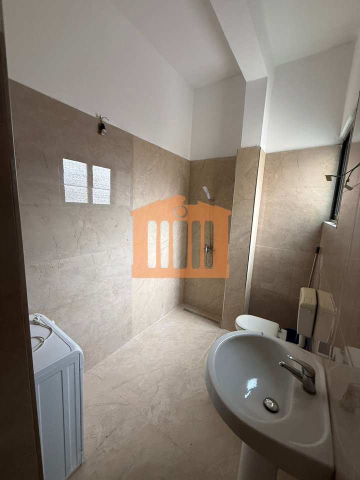 AMBIENT BIZNESI PRANE QENDRES SE DURRESIT, PER QIRA !