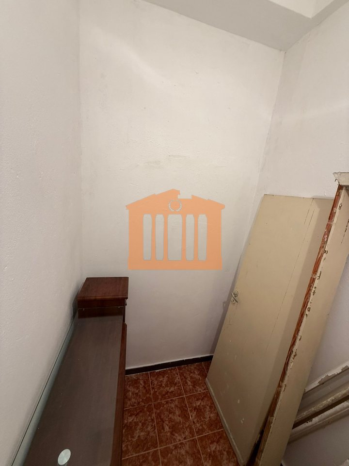 AMBIENT BIZNESI PRANE QENDRES SE DURRESIT, PER QIRA !