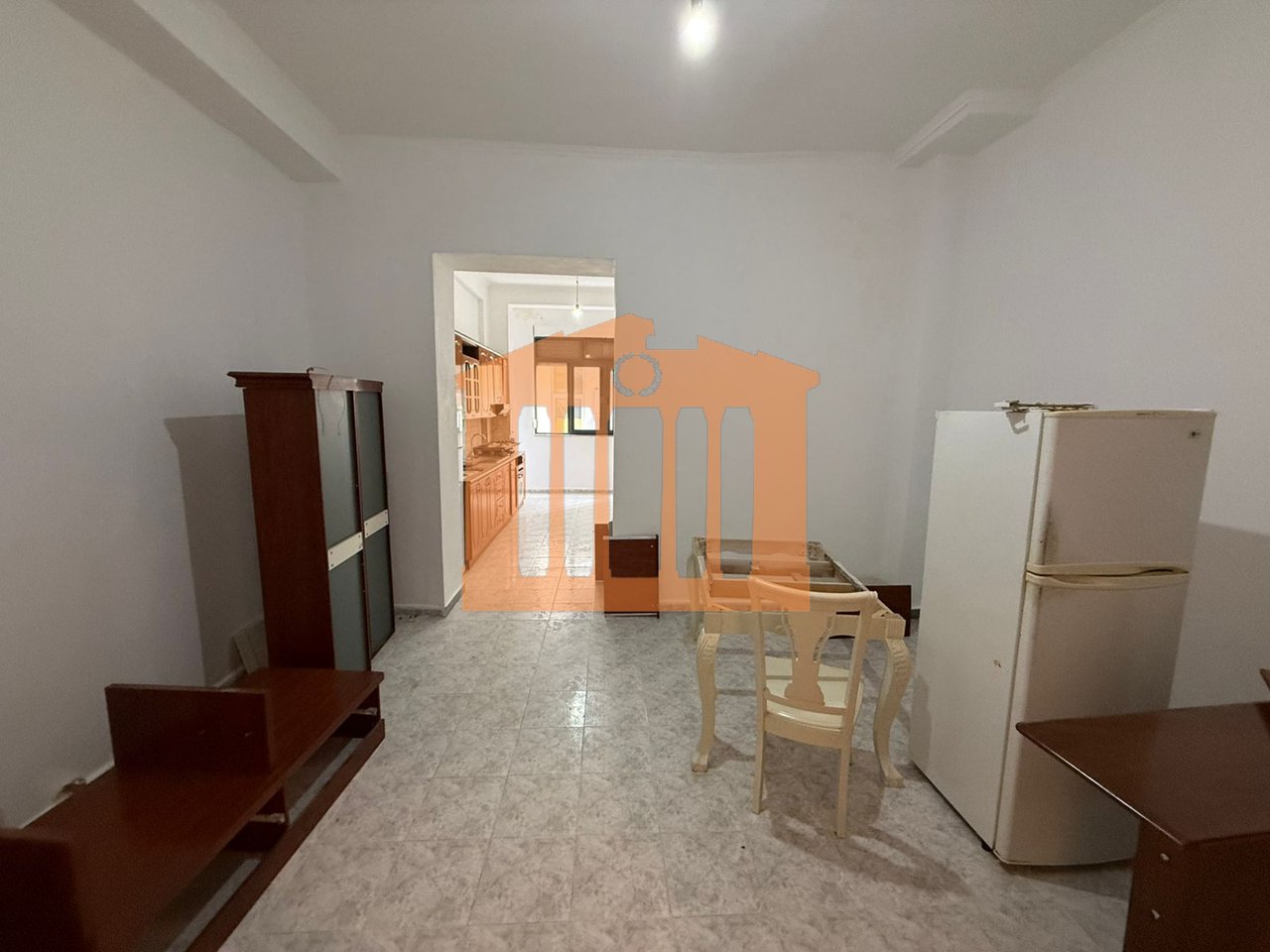 AMBIENT BIZNESI PRANE QENDRES SE DURRESIT, PER QIRA !