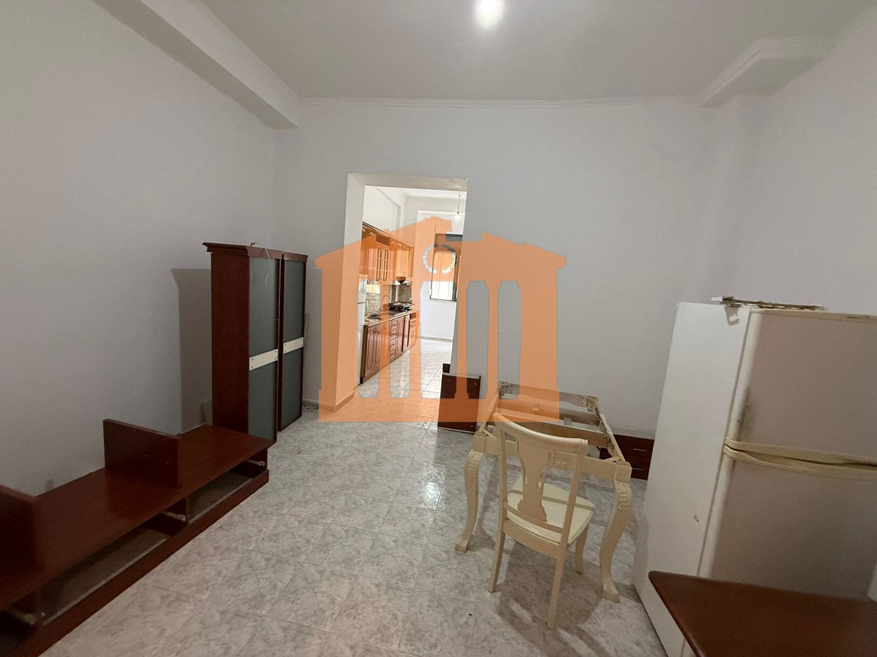 AMBIENT BIZNESI PRANE QENDRES SE DURRESIT, PER QIRA !