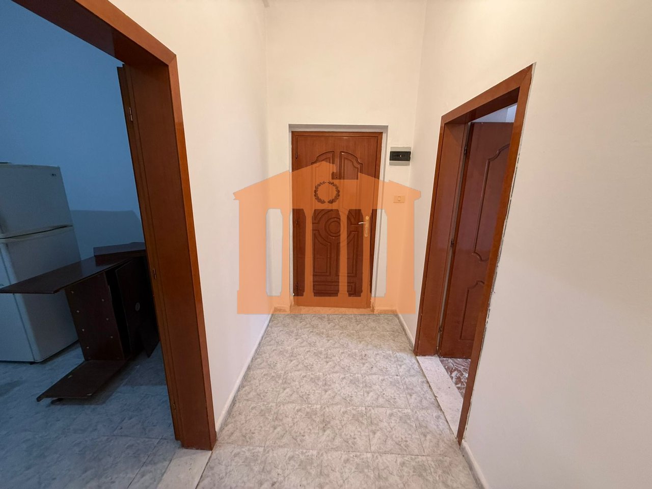 AMBIENT BIZNESI PRANE QENDRES SE DURRESIT, PER QIRA !