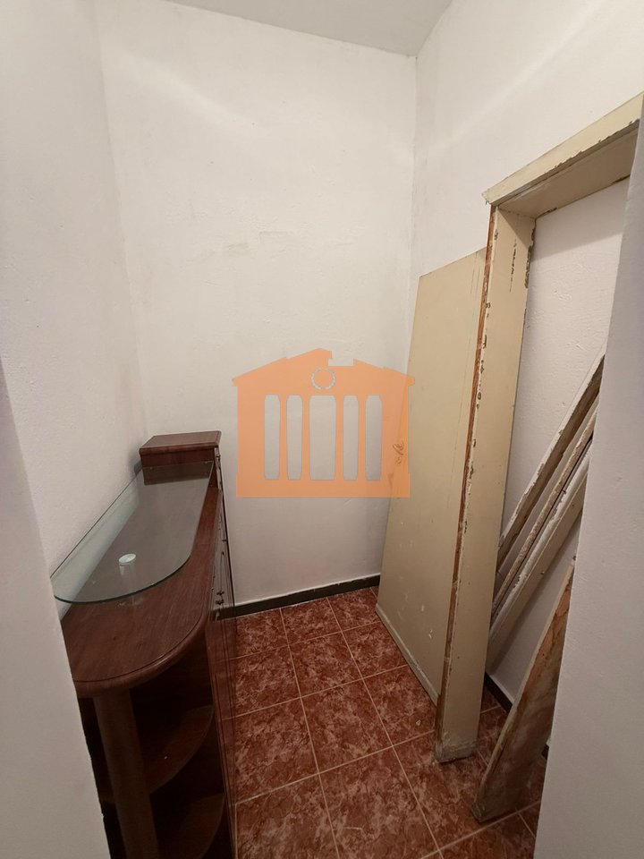 AMBIENT BIZNESI PRANE QENDRES SE DURRESIT, PER QIRA !