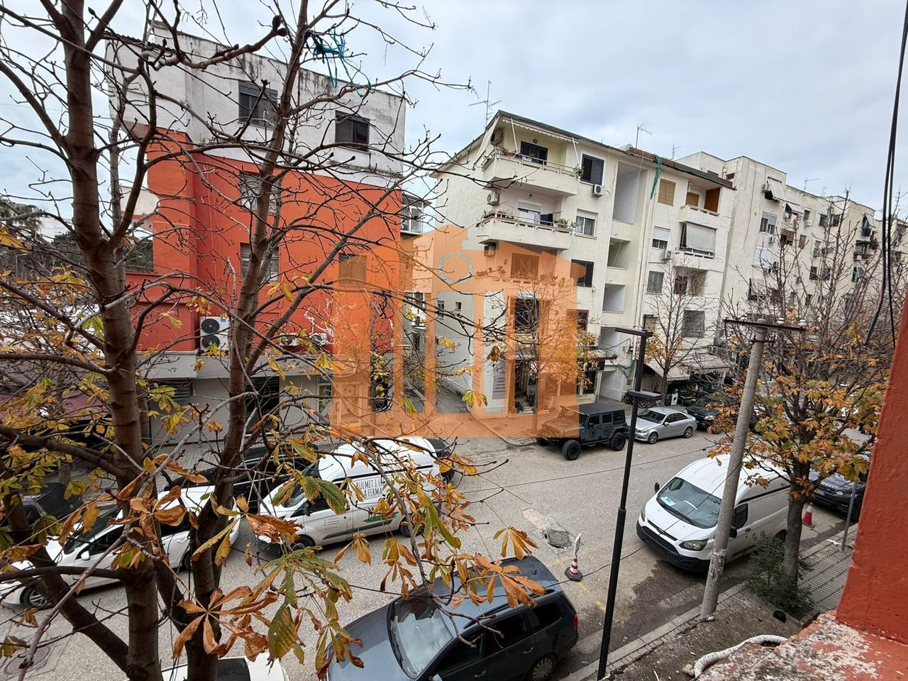 AMBIENT BIZNESI PRANE QENDRES SE DURRESIT, PER QIRA !