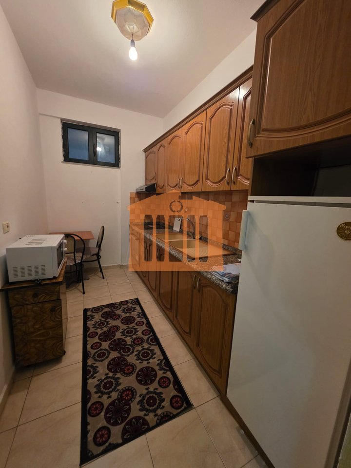 APARTAMENT 2+1 PRANE QENDRES DURRES , PER QIRA!