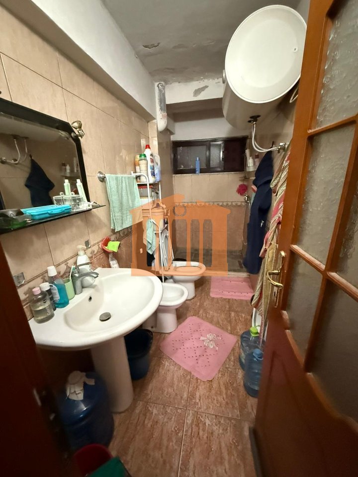 APARTAMENT 2+1 PRANE PALLATIT TE SPORTIT DURRES, PER SHITJE!