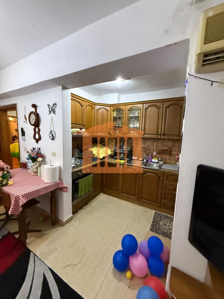 APARTAMENT 2+1 PRANE PALLATIT TE SPORTIT DURRES, PER SHITJE!