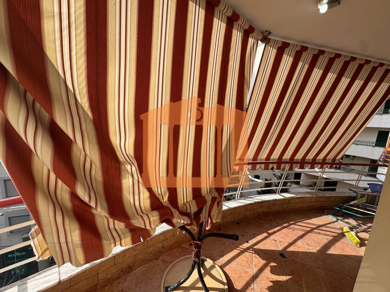 APARTAMENT 2+1+2+GARAZH TEK SHKEMBI I KAVAJES, PER SHITJE !