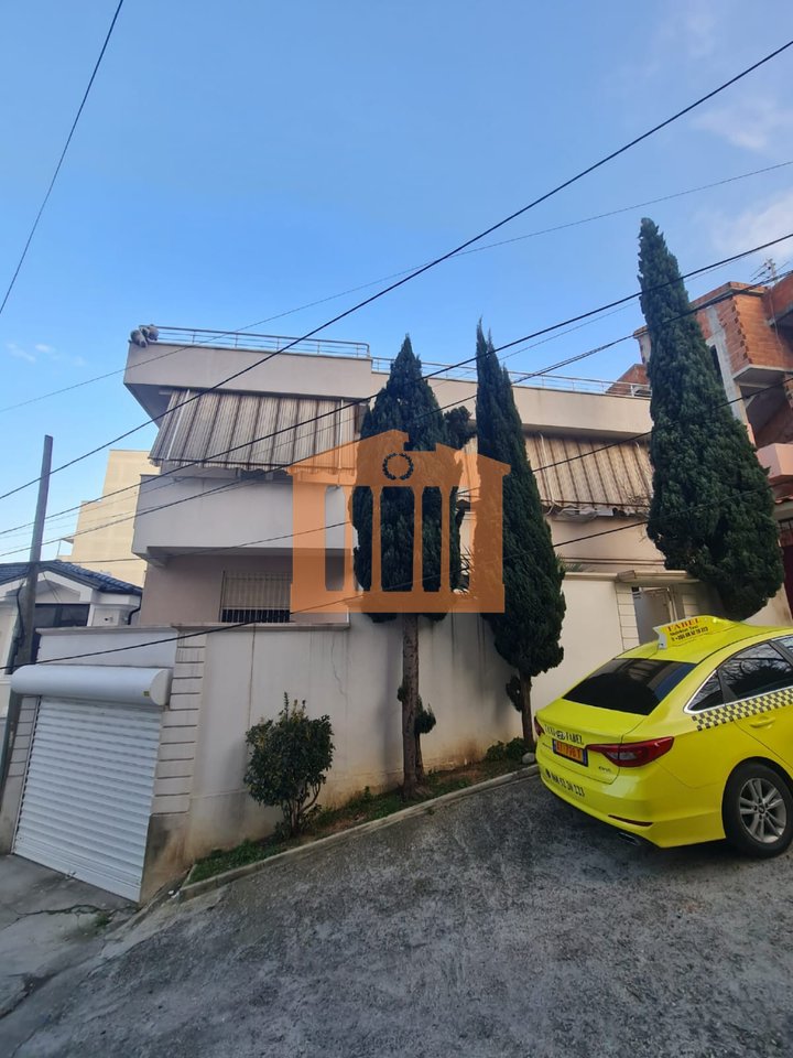 2 KATE TE NJE VILE NE DURRES PER SHITJE !