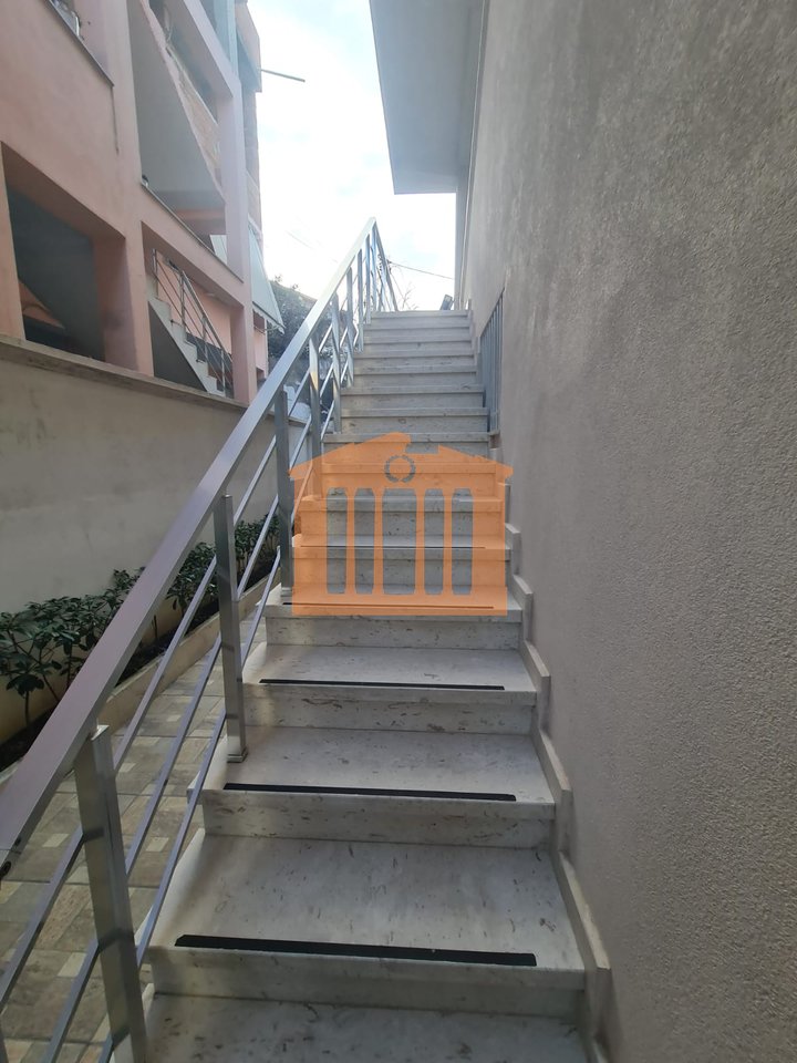 2 KATE TE NJE VILE NE DURRES PER SHITJE !