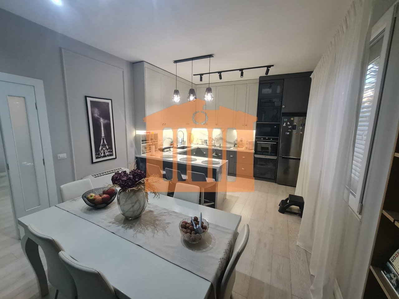 2 KATE TE NJE VILE NE DURRES PER SHITJE !