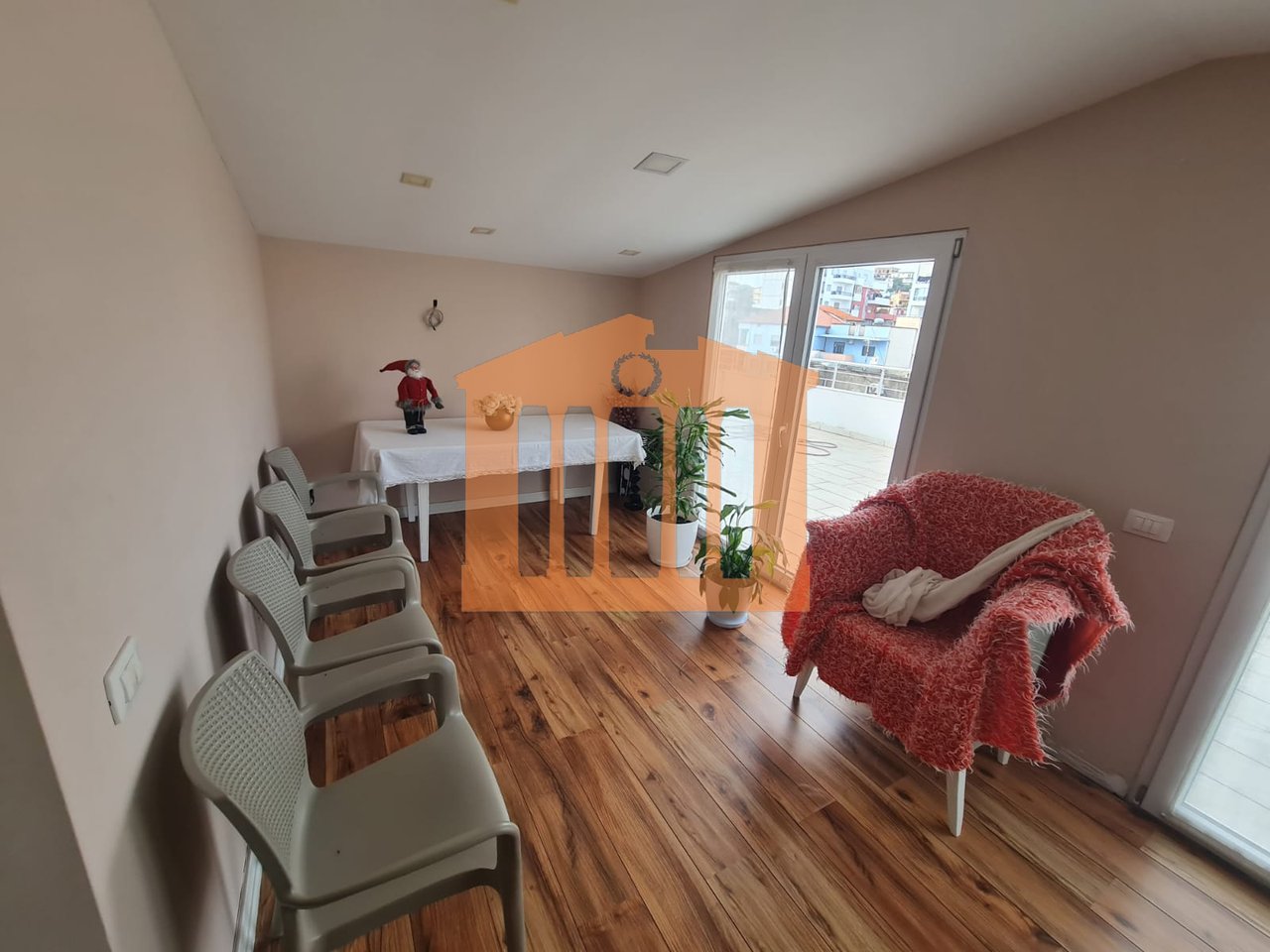 2 KATE TE NJE VILE NE DURRES PER SHITJE !