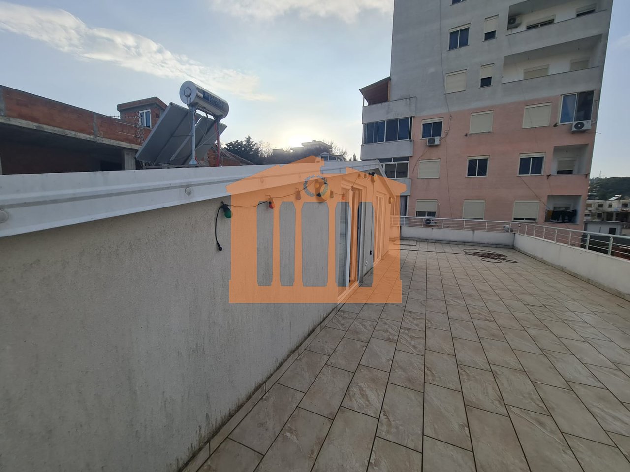 2 KATE TE NJE VILE NE DURRES PER SHITJE !