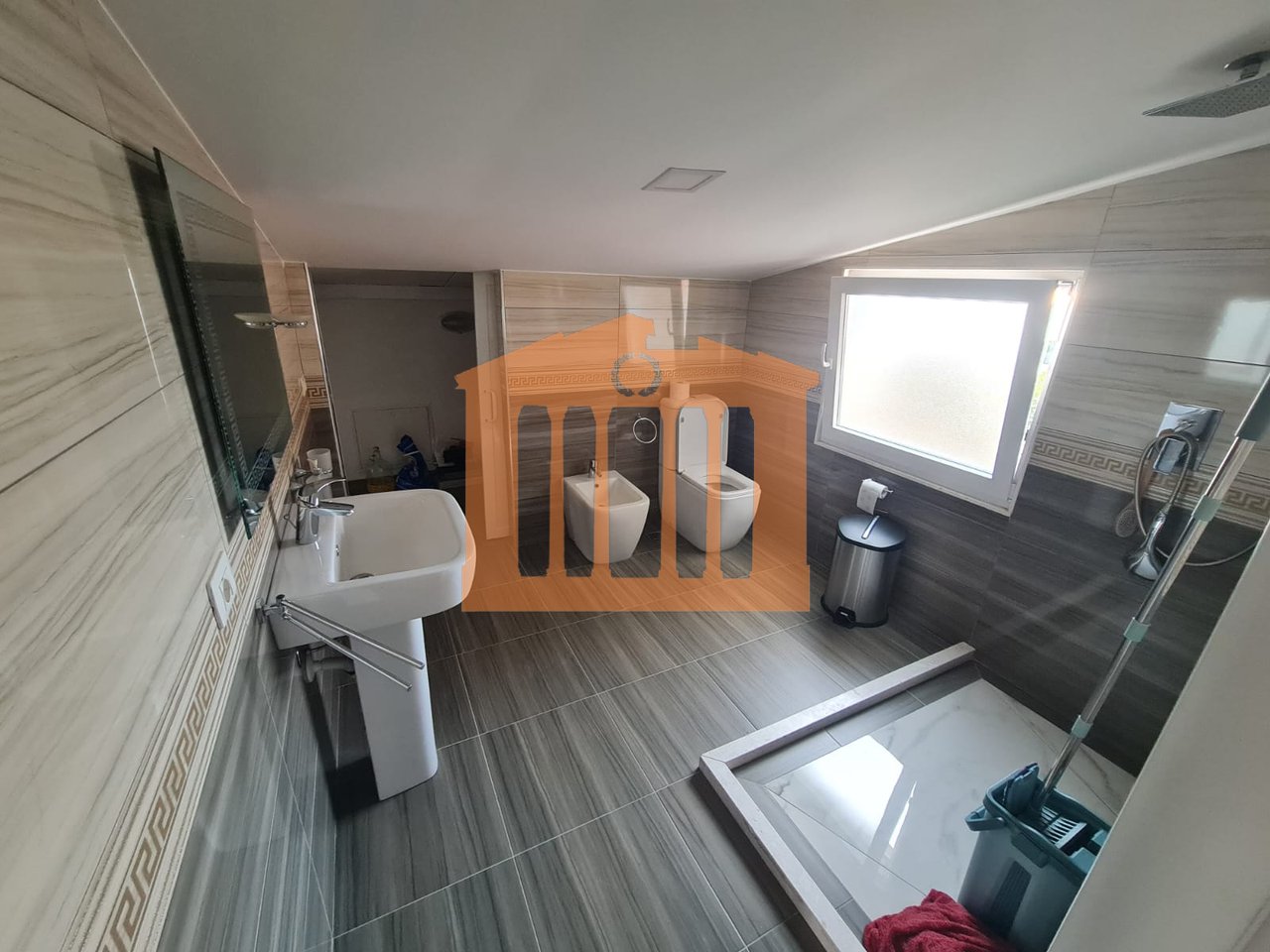 2 KATE TE NJE VILE NE DURRES PER SHITJE !