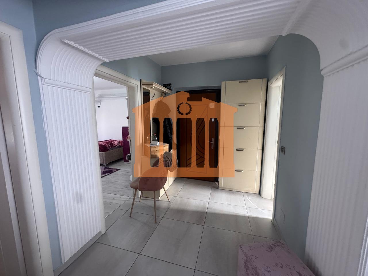 APARTAMENT 2+1 TEK PALLATI SPORTEVE NE DURRES PER QIRA !