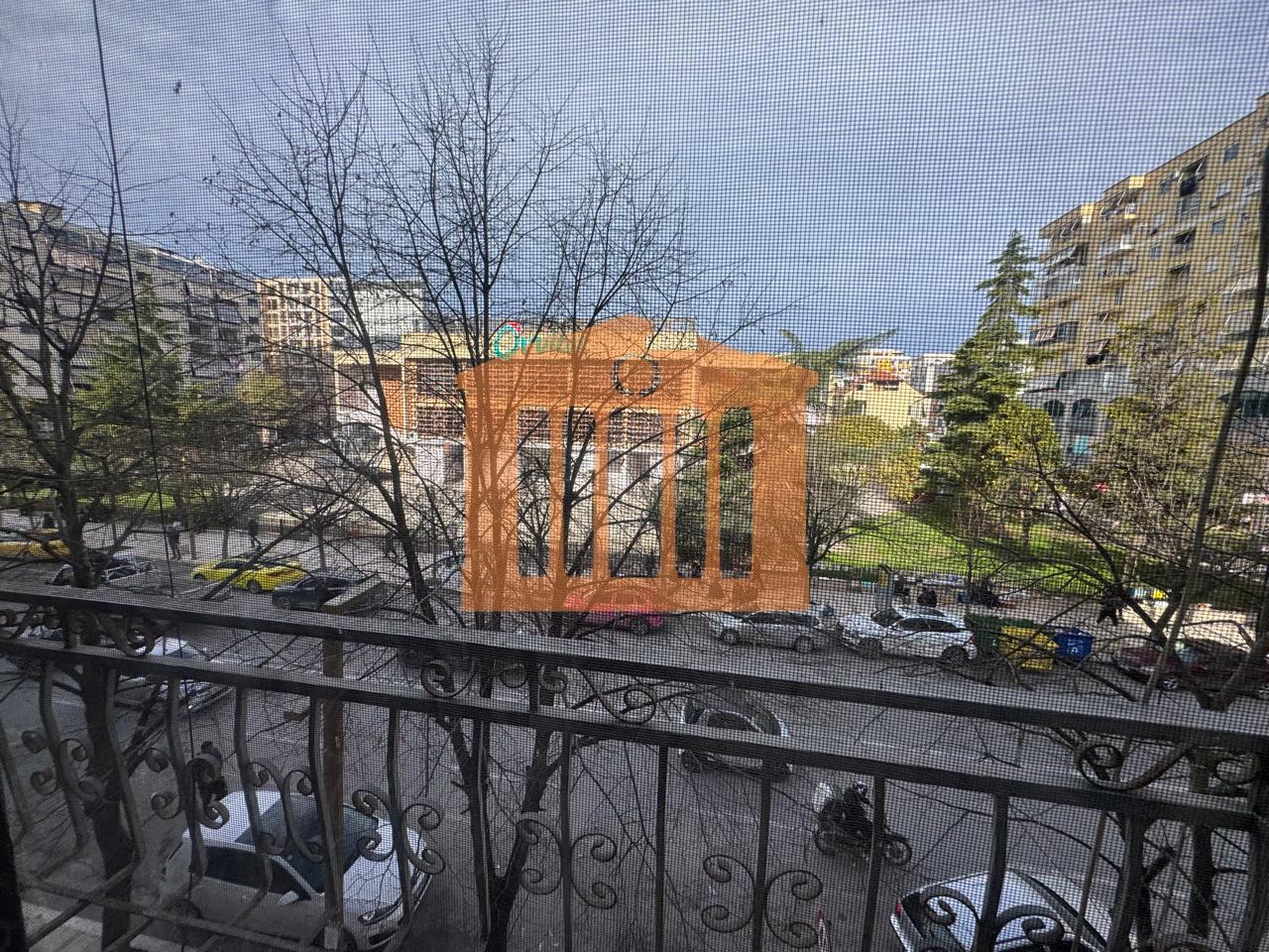 APARTAMENT 2+1 TEK PALLATI SPORTEVE NE DURRES PER QIRA !