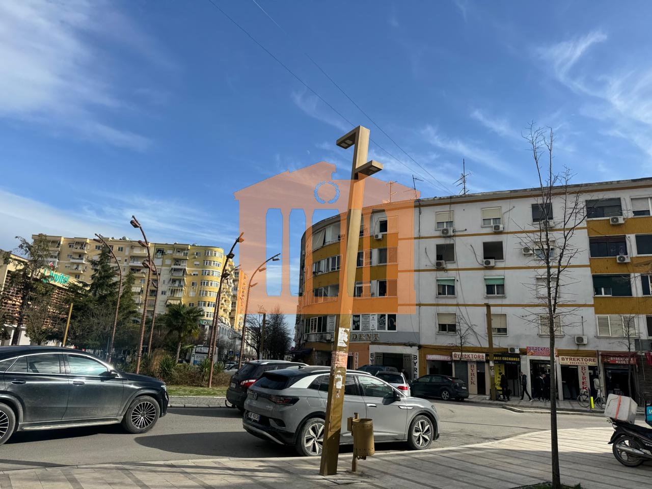 APARTAMENT 2+1 TEK PALLATI SPORTEVE NE DURRES PER QIRA !