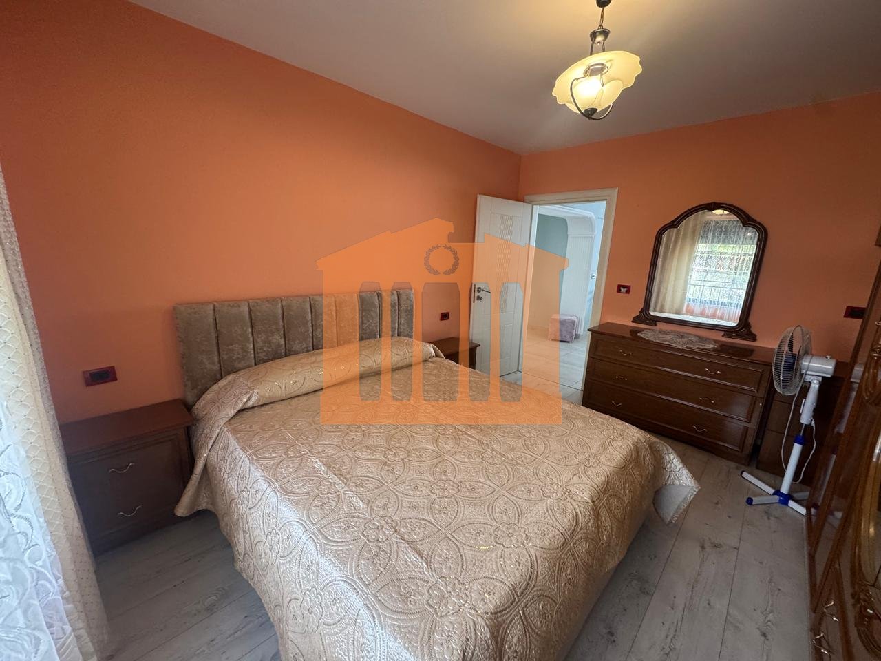 APARTAMENT 2+1 TEK PALLATI SPORTEVE NE DURRES PER QIRA !