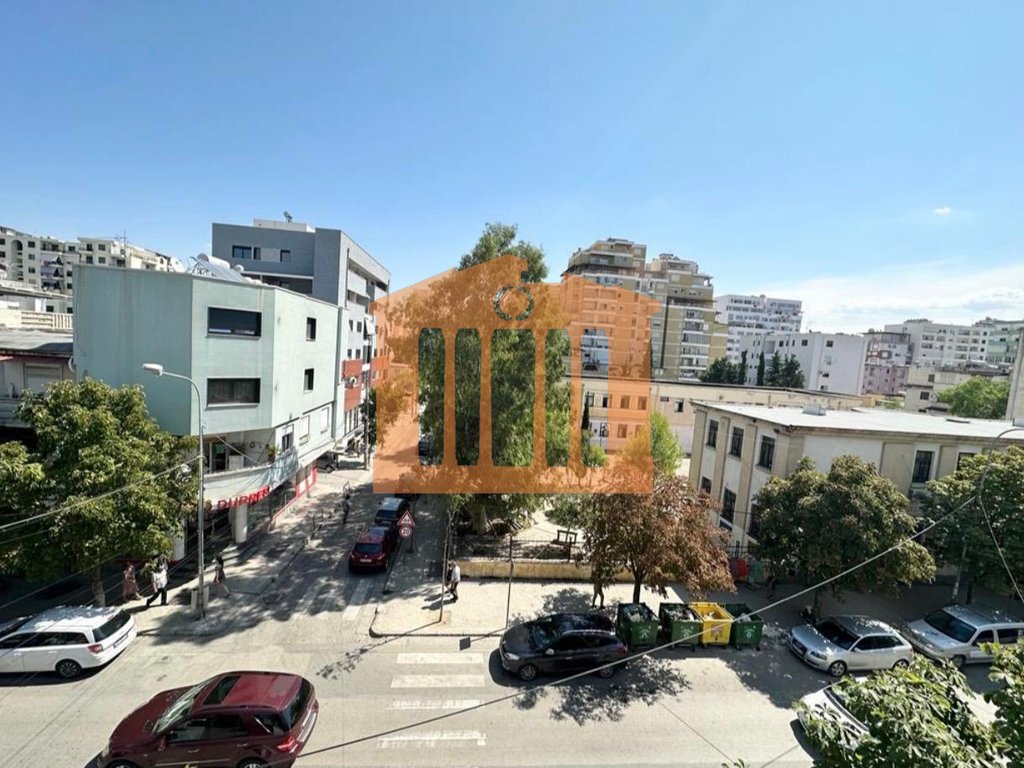 Commercial unit for sale in Muzeu i Deshmoreve, Durres