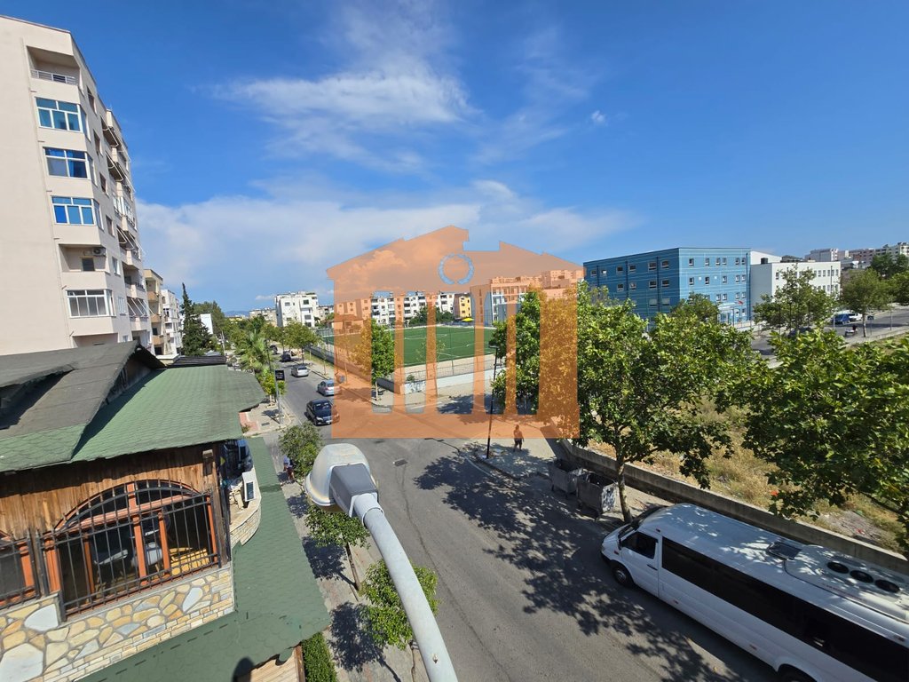 Commercial unit for sale in Stadiumi, Durres