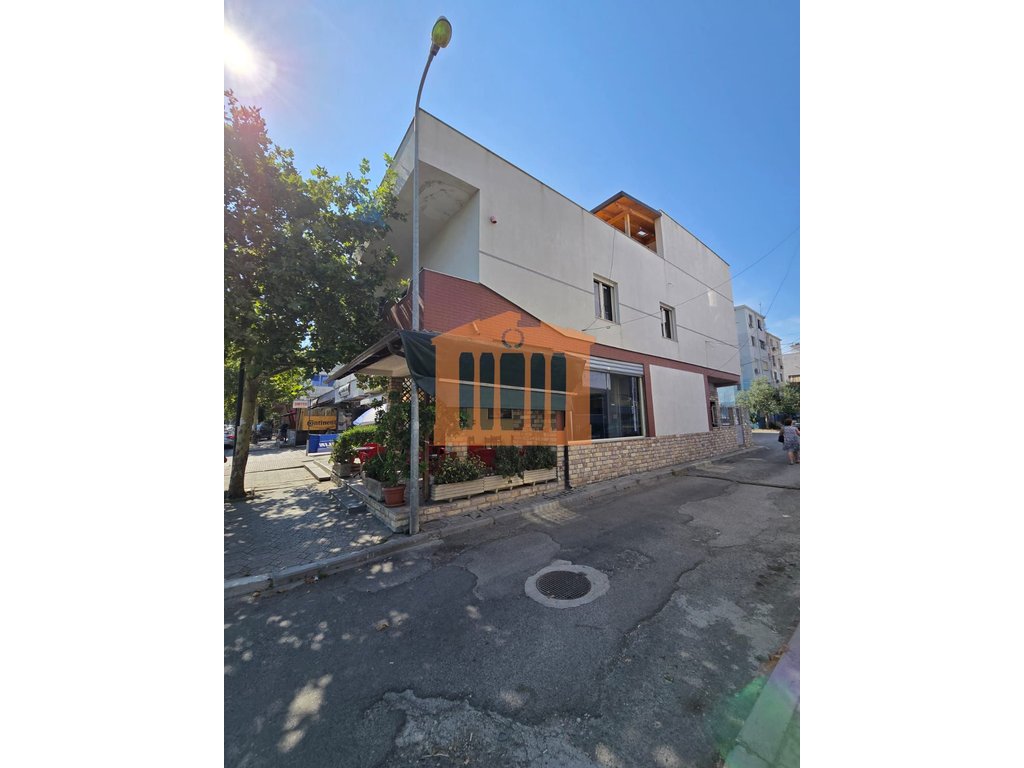 Commercial unit for sale in Stadiumi, Durres