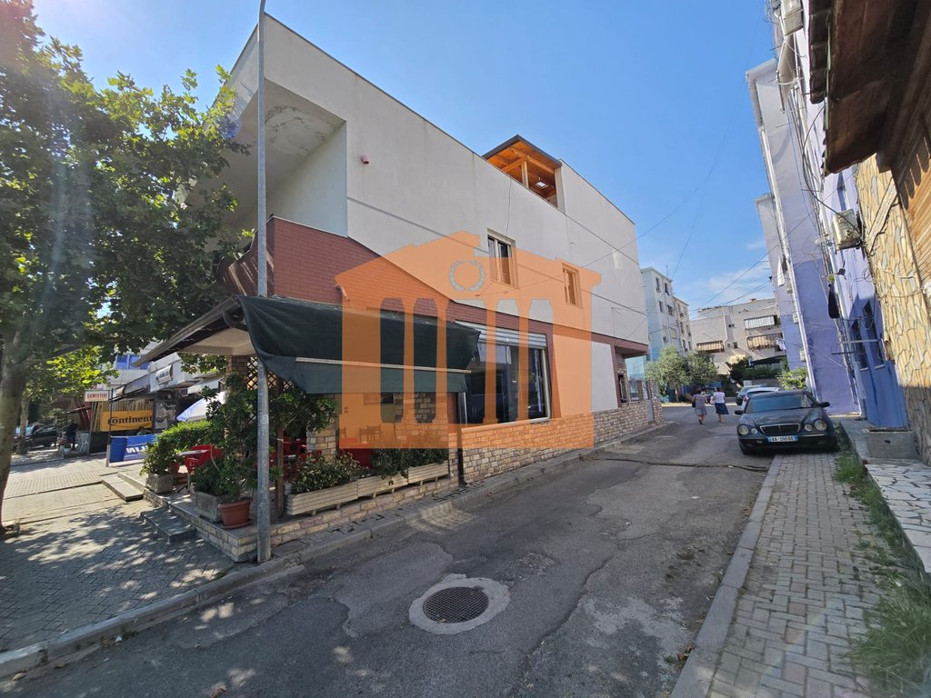 Commercial unit for sale in Stadiumi, Durres