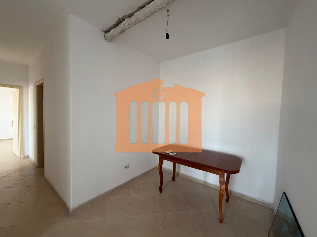 APPARTAMENTO 2+1+2 IN VIA 18 A DURAZZO, IN VENDITA!