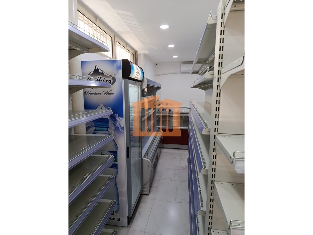 Commercial unit for rent in Hyrja e Durresit
