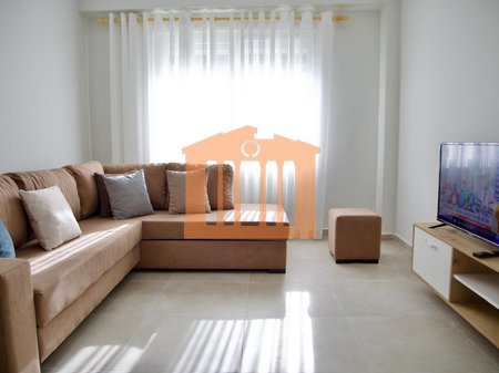 APARTAMENT 1+1 NE GOLEM, PER QIRA !