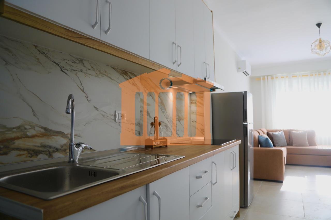 APARTAMENT 1+1 NE GOLEM, PER QIRA !