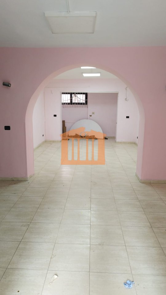 AMBIENT BIZNESI PER QIRA NE QENDER TE DURRESIT!