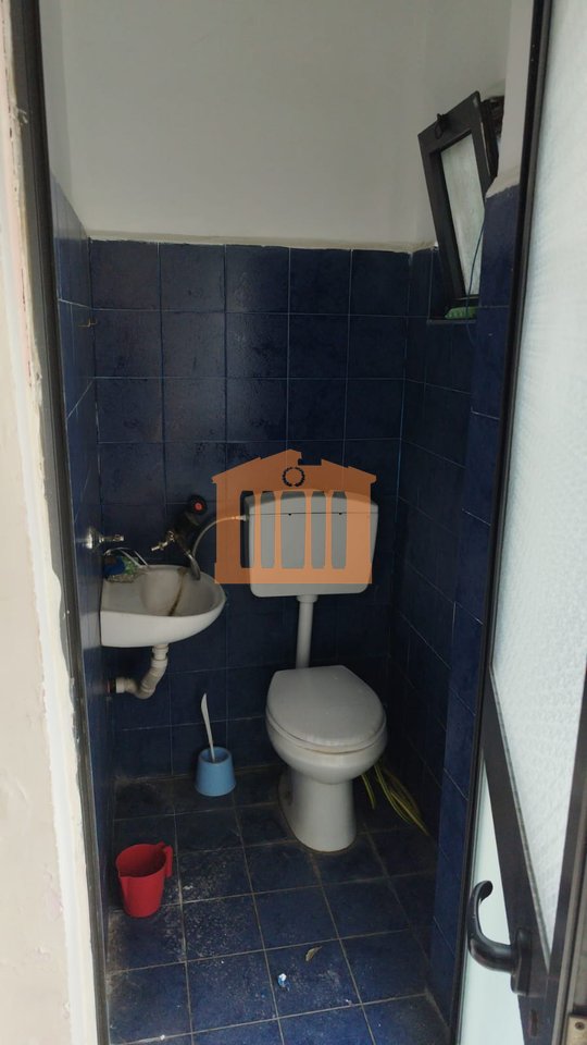 AMBIENT BIZNESI PER QIRA NE QENDER TE DURRESIT!