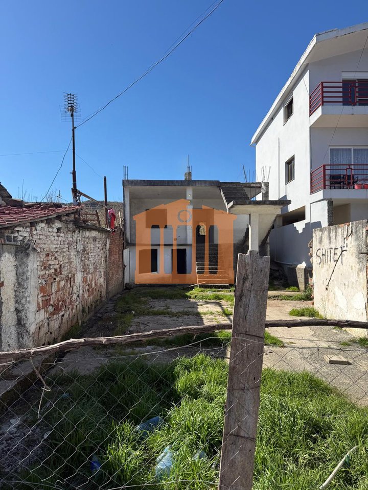 NDERTESE BUZE RRUGE NE SPITALLE DURRES, PER SHITJE!