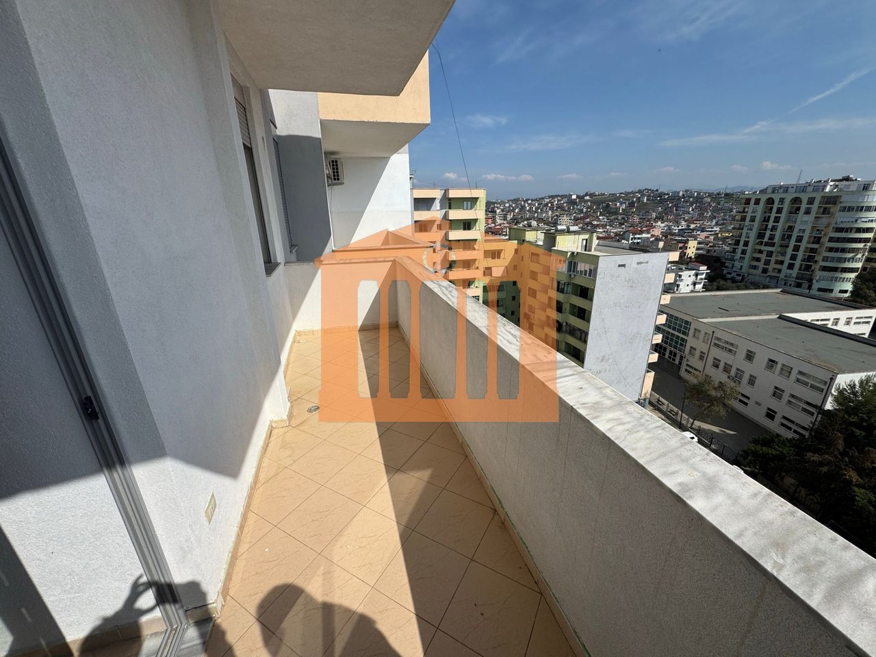 APARTAMENT 2+1 ME 2 BALLKONE ME PAMJE NGA DETI , PER SHITJE !