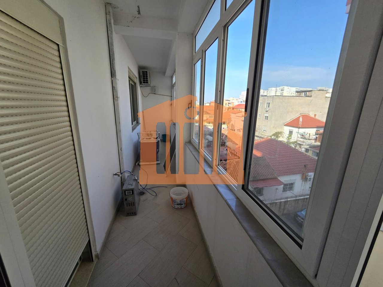 APARTAMENT 2+1 PRANE QENDRES SE DURRESIT PER SHITJE !